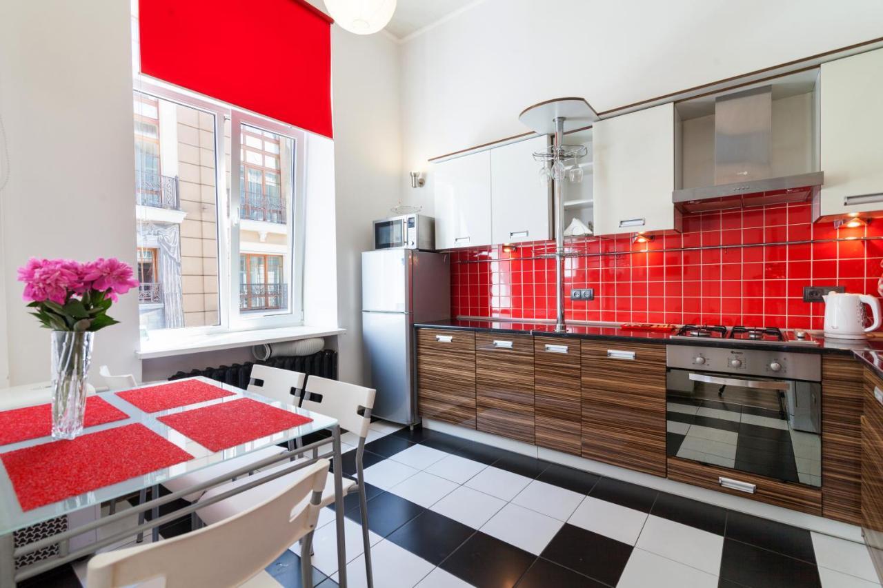 Modern Art-Deco Apartment Lviv Bagian luar foto